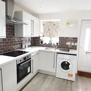  Apartment Trendy, Modern Garden Posh Peckham