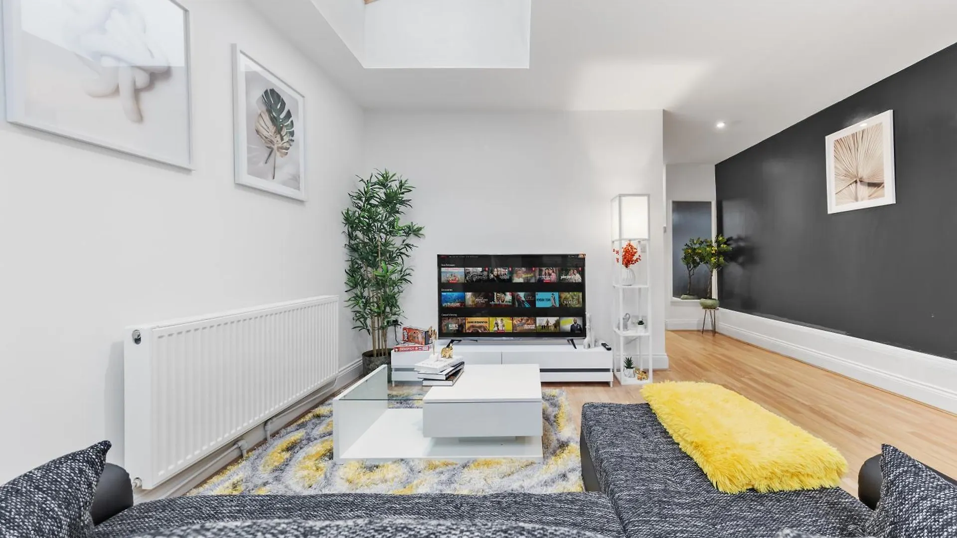 Stylish 2 Bedroom Haven In Zone 2-15 Mins To Central London- Garden & Parking Available! 5 Beds-Sleeps 6 People- Instant Book & Self Check-In! Save 20 Percent On Stays Of 7 Nights Or More ! United Kingdom