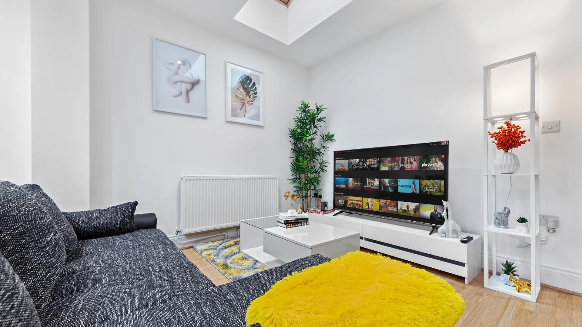 Stylish 2 Bedroom Haven In Zone 2-15 Mins To Central London- Garden & Parking Available! 5 Beds-Sleeps 6 People- Instant Book & Self Check-In! Save 20 Percent On Stays Of 7 Nights Or More ! 0*, London United Kingdom
