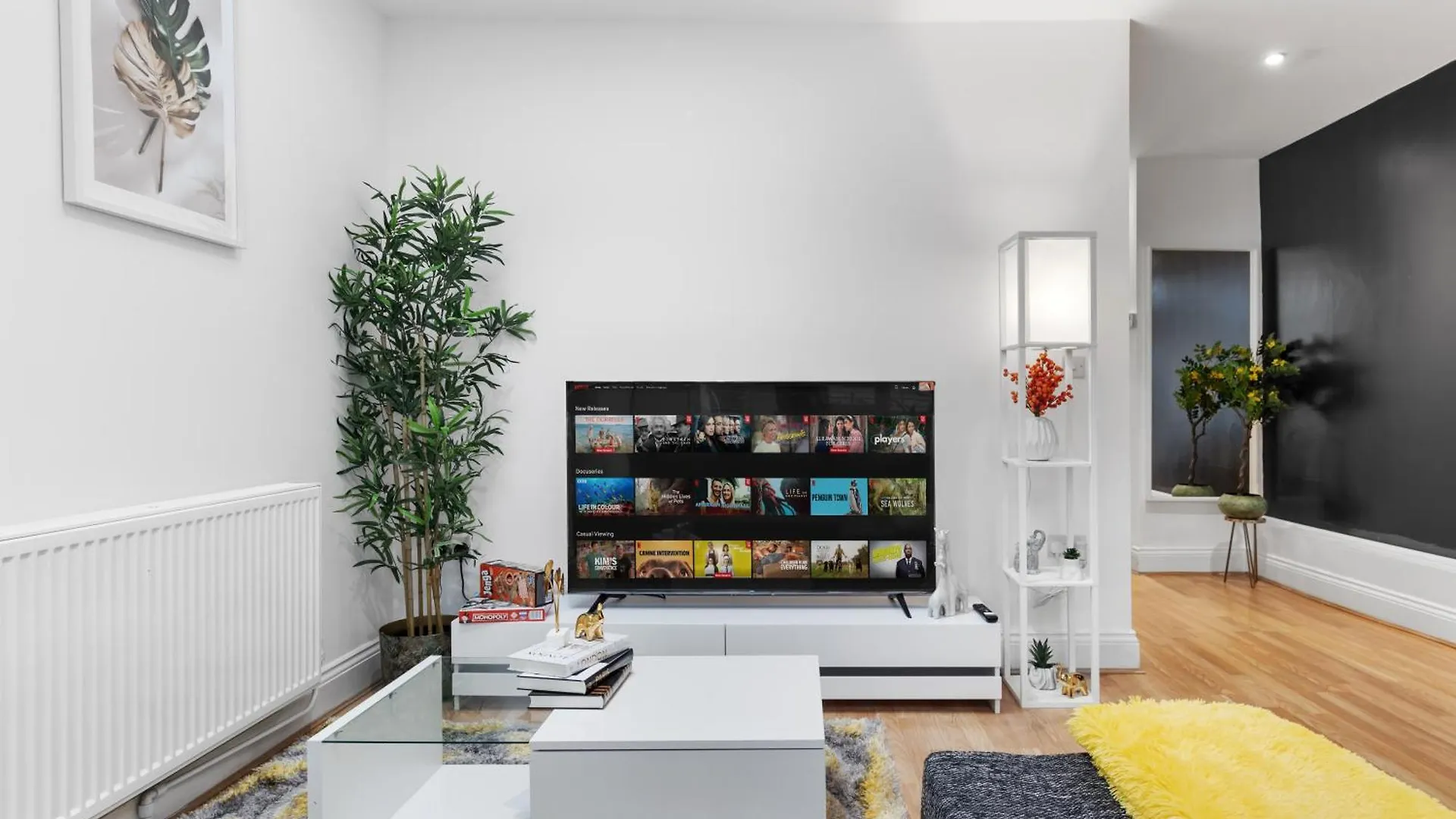 Stylish 2 Bedroom Haven In Zone 2-15 Mins To Central London- Garden & Parking Available! 5 Beds-Sleeps 6 People- Instant Book & Self Check-In! Save 20 Percent On Stays Of 7 Nights Or More ! Apartment London