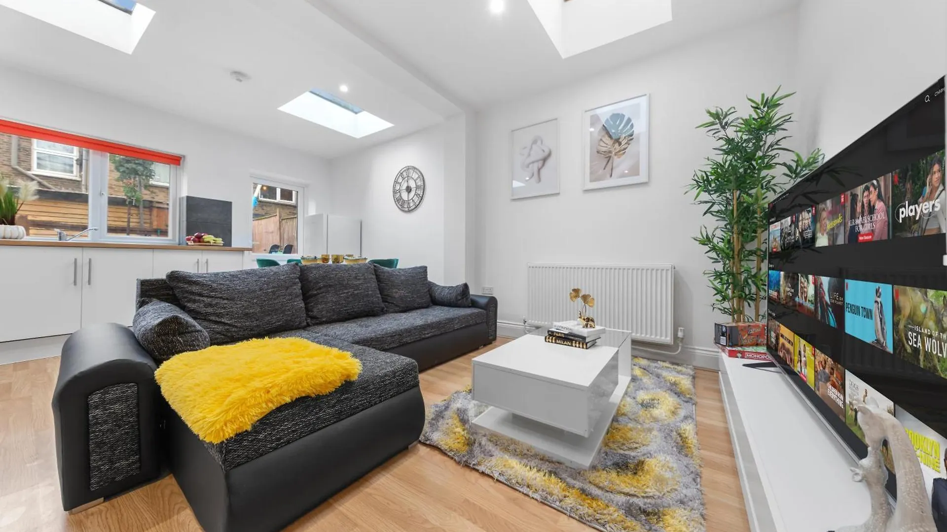 Apartment Stylish 2 Bedroom Haven In Zone 2-15 Mins To Central London- Garden & Parking Available! 5 Beds-Sleeps 6 People- Instant Book & Self Check-In! Save 20 Percent On Stays Of 7 Nights Or More ! United Kingdom