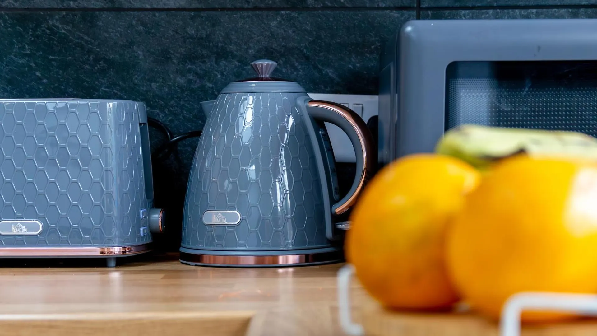 Stylish 2 Bedroom Haven In Zone 2-15 Mins To Central London- Garden & Parking Available! 5 Beds-Sleeps 6 People- Instant Book & Self Check-In! Save 20 Percent On Stays Of 7 Nights Or More ! 0*, London United Kingdom