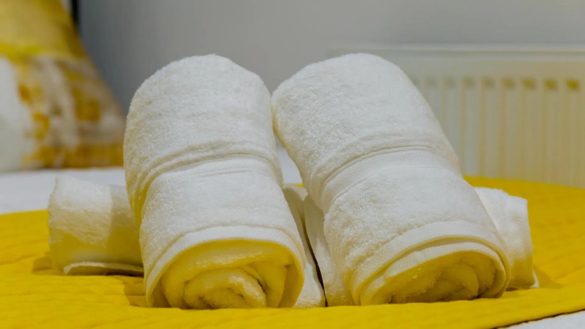 Apartment Stylish 2 Bedroom Haven In Zone 2-15 Mins To Central London- Garden & Parking Available! 5 Beds-Sleeps 6 People- Instant Book & Self Check-In! Save 20 Percent On Stays Of 7 Nights Or More ! United Kingdom