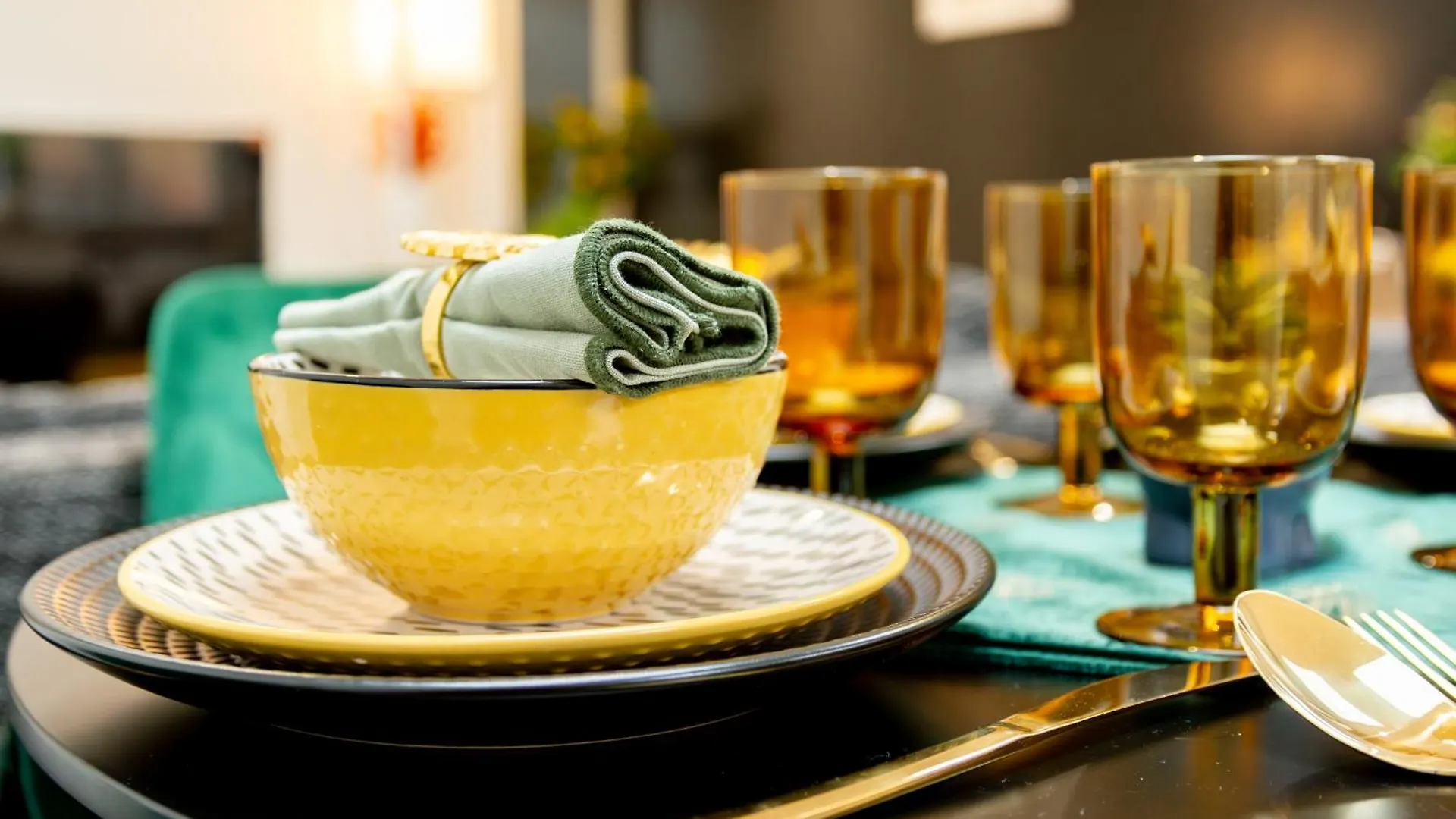 Stylish 2 Bedroom Haven In Zone 2-15 Mins To Central London- Garden & Parking Available! 5 Beds-Sleeps 6 People- Instant Book & Self Check-In! Save 20 Percent On Stays Of 7 Nights Or More ! 0*, London United Kingdom