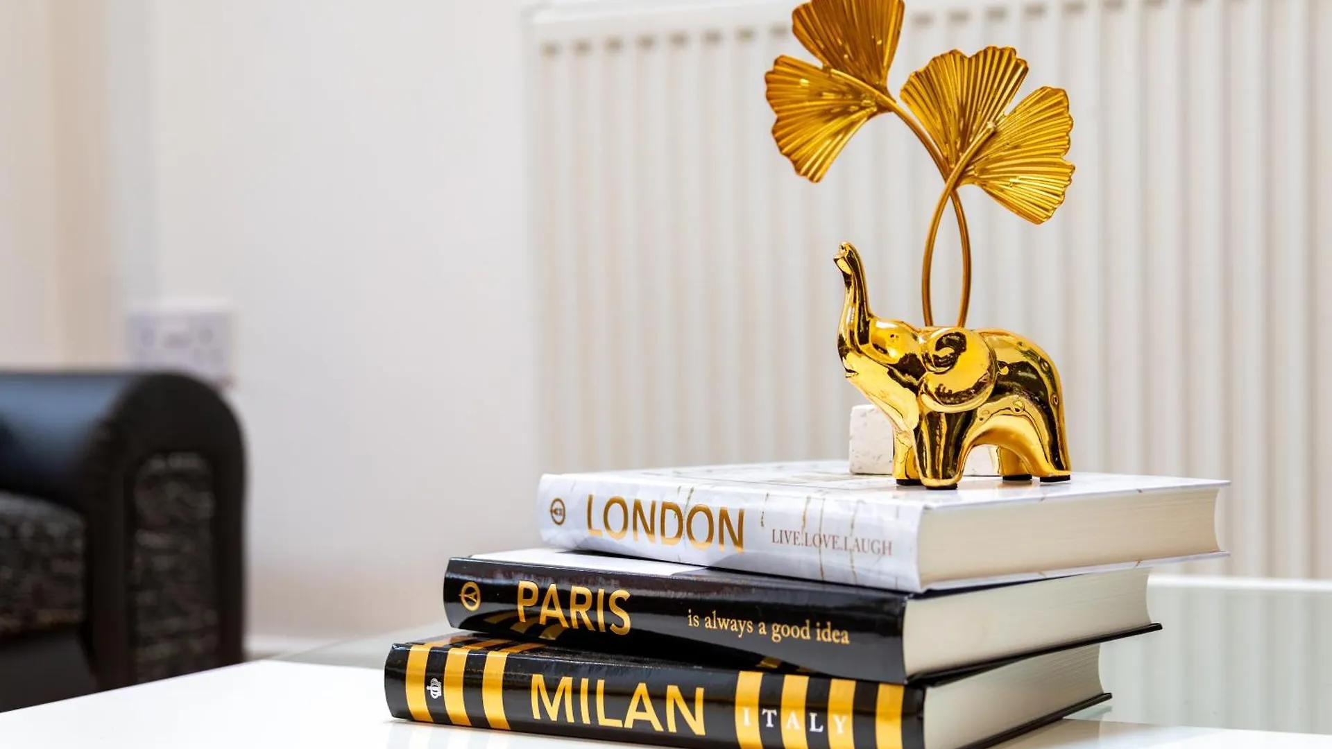 Stylish 2 Bedroom Haven In Zone 2-15 Mins To Central London- Garden & Parking Available! 5 Beds-Sleeps 6 People- Instant Book & Self Check-In! Save 20 Percent On Stays Of 7 Nights Or More ! 0*, London United Kingdom