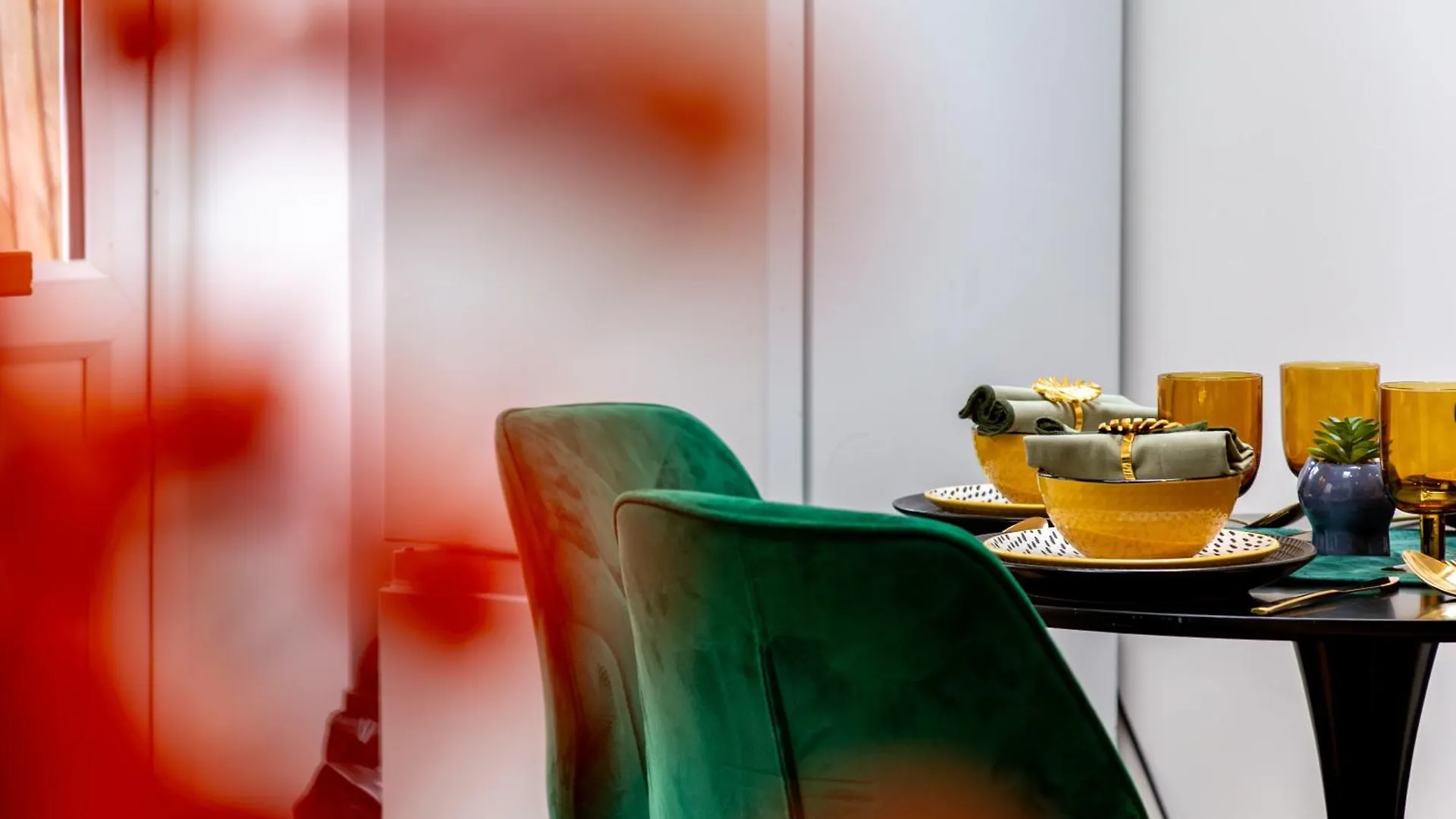 Apartment Stylish 2 Bedroom Haven In Zone 2-15 Mins To Central London- Garden & Parking Available! 5 Beds-Sleeps 6 People- Instant Book & Self Check-In! Save 20 Percent On Stays Of 7 Nights Or More ! United Kingdom